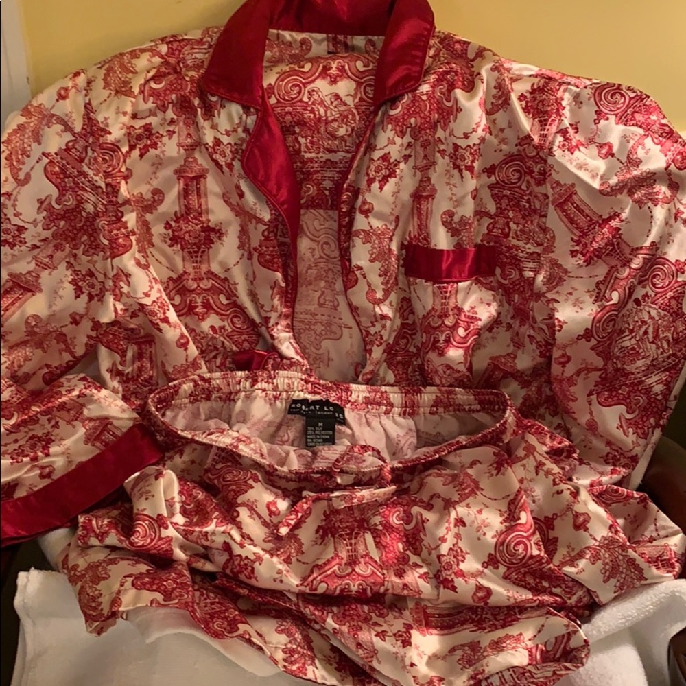 Robert Louis silk pajamas toile